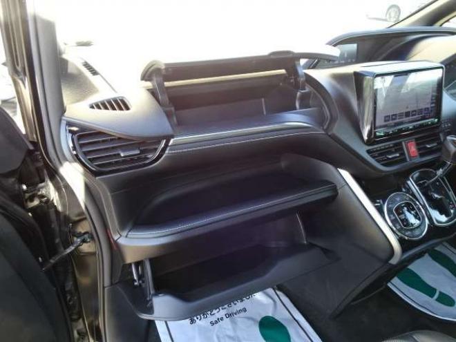 エスクァイア2.0 Gi 4WD　本州車　保証1年/走行距離無制限　4WD　両側パワースライドドア　オートマチックハイビーム　社外9インチナビ　地デジ　バックカメラ　黒本革シート　シートヒーター　LEDヘッドライト　ETC　クルーズコントロール 2000