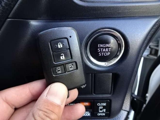 ヴォクシー2.0 ZS 煌 4WD　本州車　保証1年/走行距離無制限　4WD　両側パワースライドドア　トヨタセーフティセンス　カロッツェリア8型ワイドナビ　地デジ　バックカメラ　フリップダウンモニター　Bluetooth接続　アイドリングストップ 2000