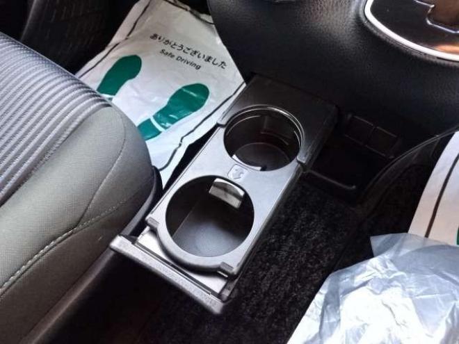 ヴォクシー2.0 ZS 煌 4WD　本州車　保証1年/走行距離無制限　4WD　両側パワースライドドア　トヨタセーフティセンス　カロッツェリア8型ワイドナビ　地デジ　バックカメラ　フリップダウンモニター　Bluetooth接続　アイドリングストップ 2000