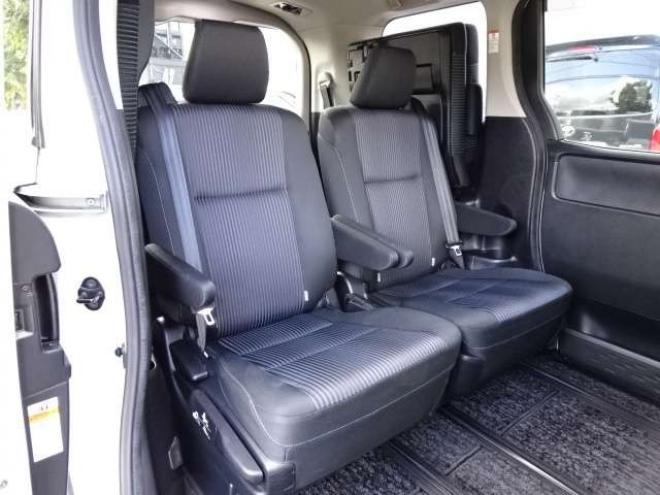 ヴォクシー2.0 ZS 煌 4WD　本州車　保証1年/走行距離無制限　4WD　両側パワースライドドア　トヨタセーフティセンス　カロッツェリア8型ワイドナビ　地デジ　バックカメラ　フリップダウンモニター　Bluetooth接続　アイドリングストップ 2000