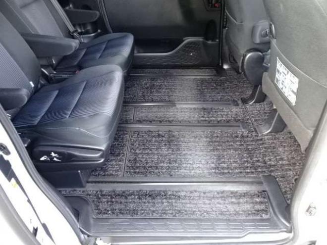 ヴォクシー2.0 ZS 煌 4WD　本州車　保証1年/走行距離無制限　4WD　両側パワースライドドア　トヨタセーフティセンス　カロッツェリア8型ワイドナビ　地デジ　バックカメラ　フリップダウンモニター　Bluetooth接続　アイドリングストップ 2000