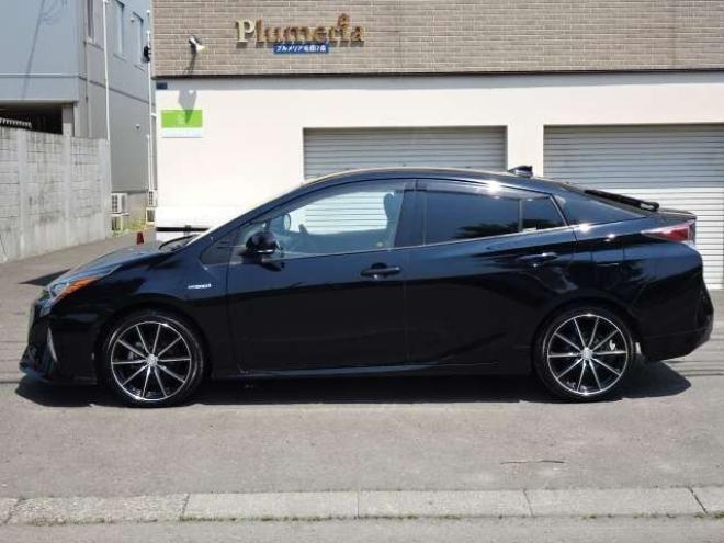 プリウス1.8 A プレミアム E-Four 4WD　本州車 ハイブリットシステム2年保証/走行距離無制限　 4WD　TRDエアロ　ブラインドスポットモニター　純正ナビ　地デジ　バックカメラ　18インチアルミ　本革シート　ヘッドアップディスプレイ　AC100V 1800