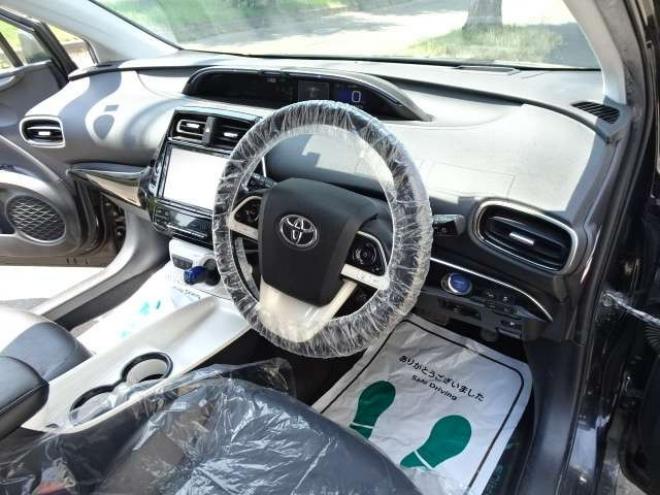 プリウス1.8 A プレミアム E-Four 4WD　本州車 ハイブリットシステム2年保証/走行距離無制限　 4WD　TRDエアロ　ブラインドスポットモニター　純正ナビ　地デジ　バックカメラ　18インチアルミ　本革シート　ヘッドアップディスプレイ　AC100V 1800