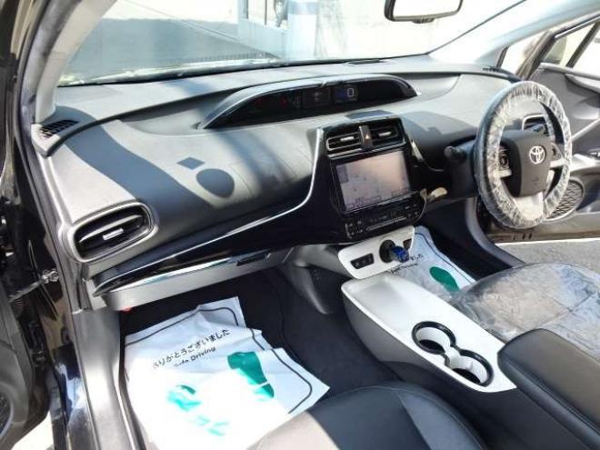 プリウス1.8 A プレミアム E-Four 4WD　本州車 ハイブリットシステム2年保証/走行距離無制限　 4WD　TRDエアロ　ブラインドスポットモニター　純正ナビ　地デジ　バックカメラ　18インチアルミ　本革シート　ヘッドアップディスプレイ　AC100V 1800