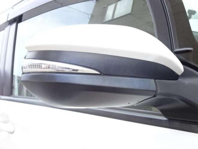 ノア2.0 Si 4WD　本州車　保証1年 4WD　両側パワースライドドア　社外ナビ　地デジ　スマートキー　プッシュスタート　LEDヘッドライト　社外18インチアルミ　　アイドリングストップ　ビルトインETC 2000