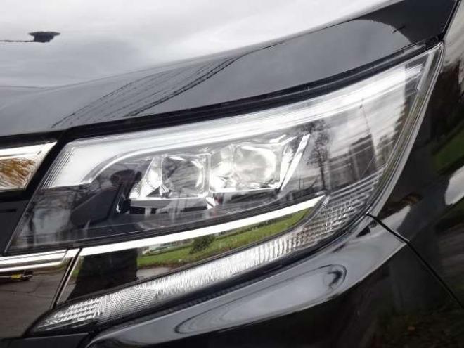 ノア2.0 Si 4WD　本州車　保証1年/走行距離無制限　4WD　後期　セーフティセンス　両側パワースライドドア　純正9インチワイドナビ　　地デジ　バックカメラ　ALPINE12インチフリップダウンモニター　LEDヘッドライト 2000