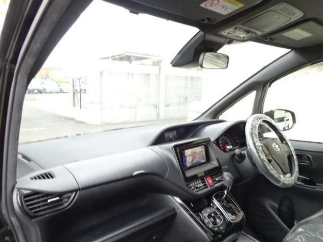 ヴォクシー2.0 ZS 4WD　後期　本州車　保証1年/走行距離無制限　4WD　8人乗　両側パワースライドドア　地デジ　バックカメラ　LEDヘッドライト　16AW　ビルトインETC 2000