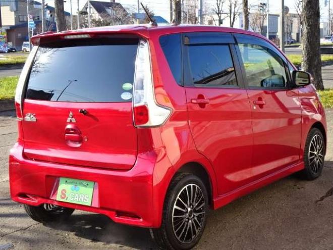 eKカスタムT セーフティパッケージ 4WD　保証1年/走行距離無制限　4WD　衝突軽減ブレーキシステム　純正ナビ　地デジ　バックカメラ　社外エンジンスターター　シートヒーター　社外15インチアルミ　純正HID　ウインカーミラー　横滑り防止　寒冷地仕様 660