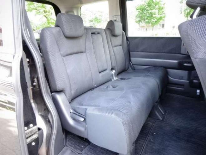 ステップワゴン2.0 スパーダ Z HDDナビ エディション 4WD　本州車　保証1年/走行距離無制限　4WD　両側パワースライドドア　純正HDDインターナビ　地デジ　バックカメラ　16インチアルミ　ETC　リヤエアコン　リヤヒーター　ステアリングスイッチ　純正HID　スマートキー 2000