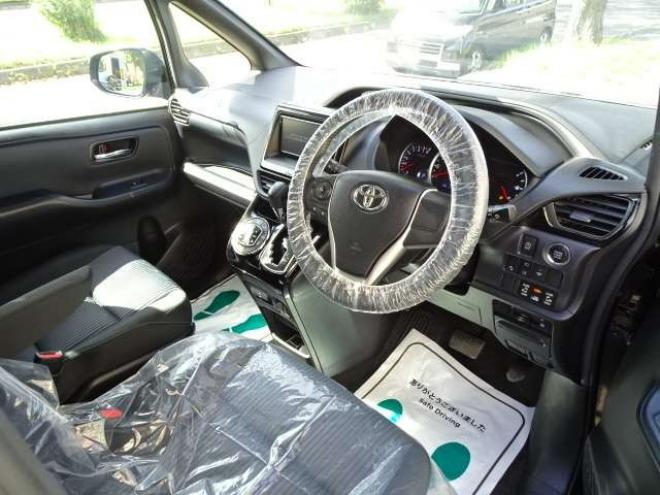 ヴォクシー2.0 ZS 煌II 4WD　本州車　保証1年/走行距離無制限　4WD　トヨタセーフティセンス　両側パワースライドドア　純正ナビ　ビルトインETC　LEDヘッドライト　純正16インチアルミホイール　アイドリングストップ　スマートキー 2000