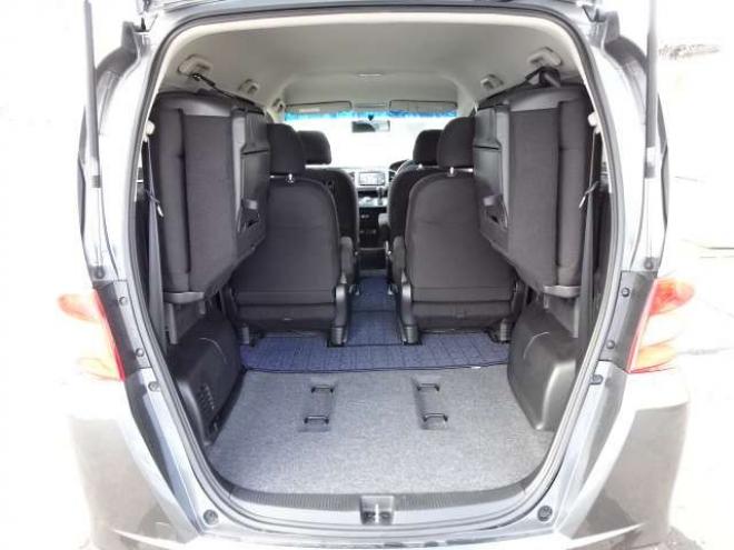 フリード1.5 G ジャストセレクション 4WD　本州車　4WD　パワースライドドア　純正HDDインターナビ　バックカメラ　TV　ビルトインETC　コンフォートパッケージ　HID　ミラーヒーター　デアイサー　車検新規2年 1500