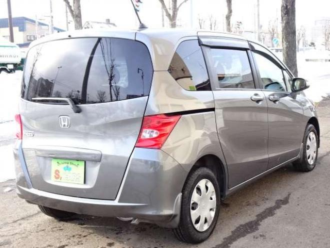 フリード1.5 G ジャストセレクション 4WD　本州車　4WD　パワースライドドア　純正HDDインターナビ　バックカメラ　TV　ビルトインETC　コンフォートパッケージ　HID　ミラーヒーター　デアイサー　車検新規2年 1500