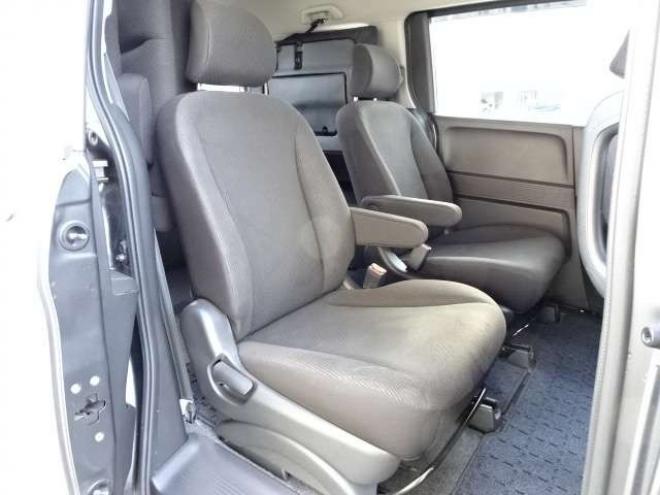 フリード1.5 G ジャストセレクション 4WD　本州車　4WD　パワースライドドア　純正HDDインターナビ　バックカメラ　TV　ビルトインETC　コンフォートパッケージ　HID　ミラーヒーター　デアイサー　車検新規2年 1500