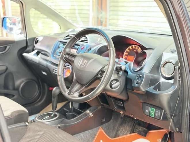 フィット1.3 シーズ 4WD　防錆塗装4WDスマキーCDバックカメラ 1300