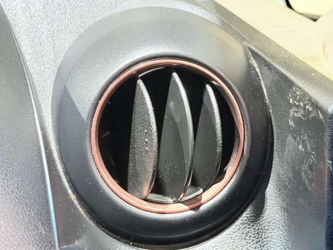 フィット1.3 シーズ 4WD　防錆塗装4WDスマキーCDバックカメラ 1300