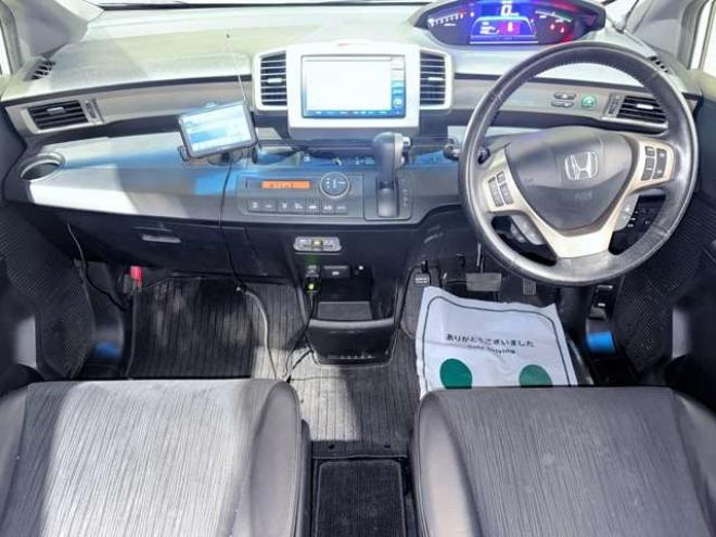 フリードスパイクハイブリッド1.5 ジャストセレクション　下廻防錆TVナビBカメETC 2WD 1500