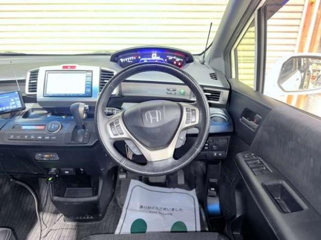 フリードスパイクハイブリッド1.5 ジャストセレクション　下廻防錆TVナビBカメETC 2WD 1500