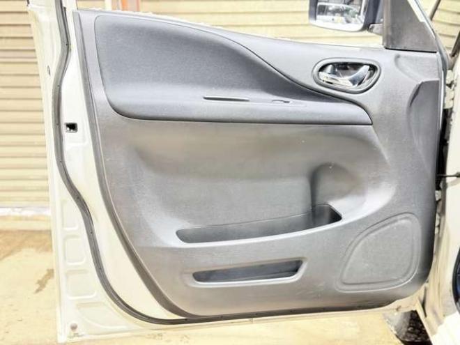 セレナ2.0 20X 4WD　防錆塗装4WDTVナビエンスタ 2000