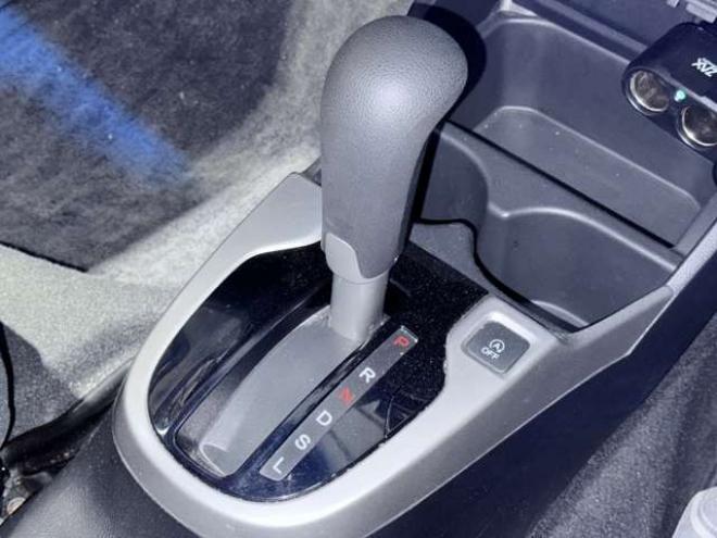 フィット1.3 13G Fパッケージ 4WD　下廻防錆TVナビETC 1300