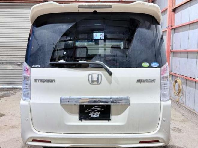 ステップワゴン2.0 スパーダ Z 4WD　防錆塗装4WDTVナビBカメETC後席モニタ夏冬タイヤ 2000