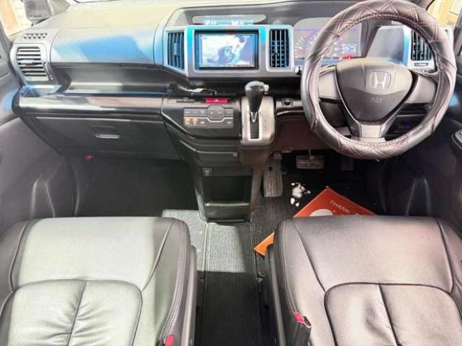 ステップワゴン2.0 スパーダ Z 4WD　防錆塗装4WDTVナビBカメETC後席モニタ夏冬タイヤ 2000