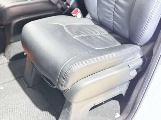 ステップワゴン2.0 スパーダ Z 4WD　防錆塗装4WDTVナビBカメETC後席モニタ夏冬タイヤ 2000