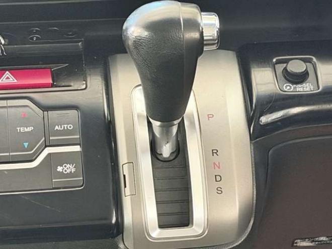 ステップワゴン2.0 スパーダ Z 4WD　防錆塗装4WDTVナビBカメETC後席モニタ夏冬タイヤ 2000