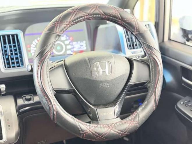 ステップワゴン2.0 スパーダ Z 4WD　防錆塗装4WDTVナビBカメETC後席モニタ夏冬タイヤ 2000