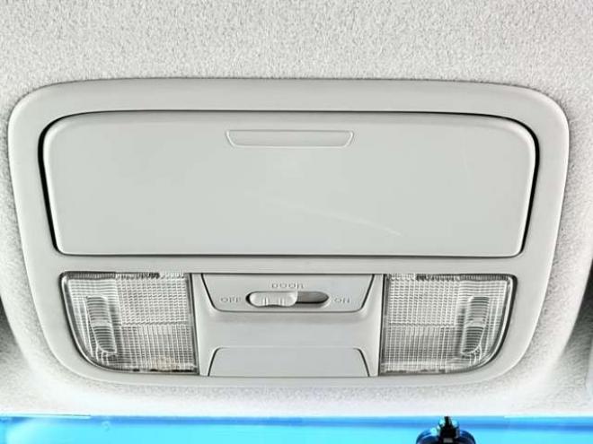 ステップワゴン2.0 スパーダ Z 4WD　防錆塗装4WDTVナビBカメETC後席モニタ夏冬タイヤ 2000