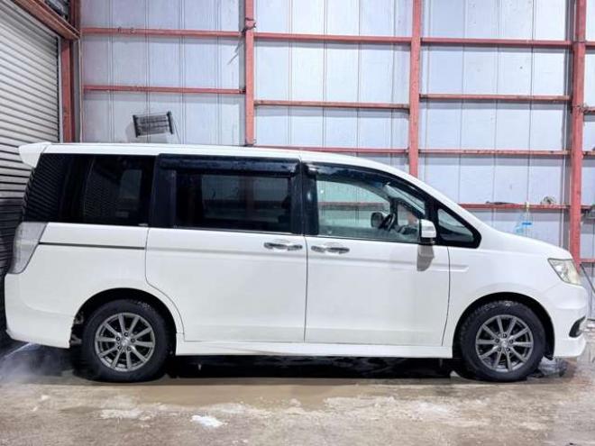 ステップワゴン2.0 スパーダ Z クールスピリット 4WD　防錆塗装4WDTVナビBカメETCエンスタ 2000