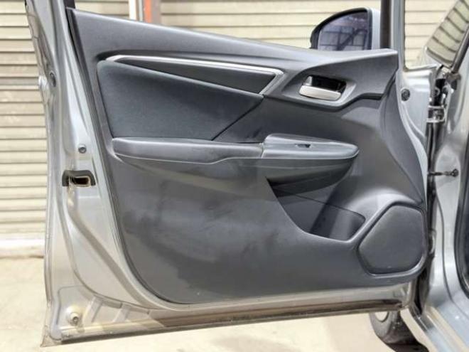 フィット1.3 13G Sパッケージ 4WD　下廻防錆キーレスナビ 1300