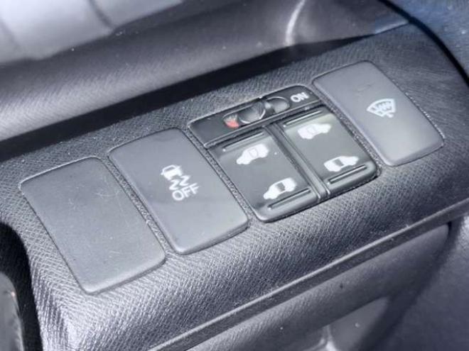 ステップワゴン2.0 スパーダ Z 4WD　防錆塗装4WDTVナビBカメETC後席モニタ 2000