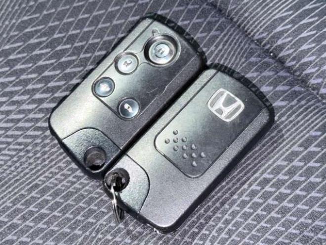 ステップワゴン2.0 スパーダ Z 4WD　防錆塗装4WDTVナビBカメETC後席モニタ 2000