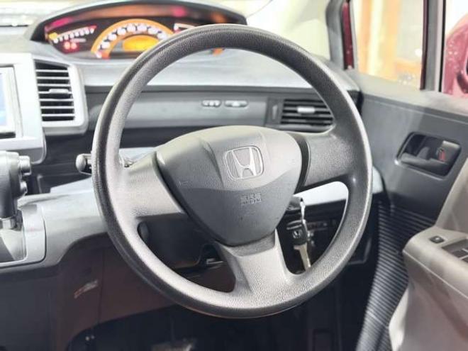 フリード1.5 G Lパッケージ 4WD　防錆塗装4WDキーレスTVエンスタ夏冬タイヤ 1500