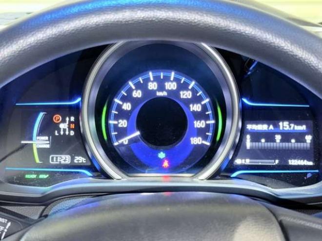 フィット1.5 ハイブリッド Fパッケージ 4WD　下廻防錆ナビETCエンスタ 1500