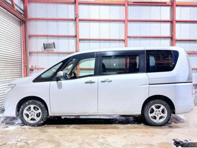 セレナ2.0 20X 4WD　防錆塗装4WDTVナビBカメETC 2000