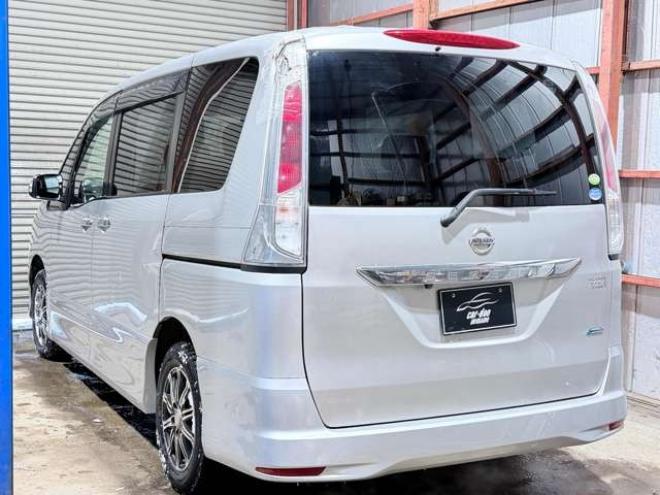 セレナ2.0 ハイウェイスター 4WD　防錆塗装4WDTVナビBカメ 2000