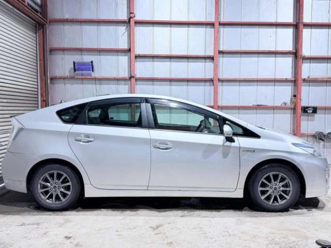 プリウス1.8 S　下廻防錆TVBカメETC夏冬タイヤ 2WD 1800