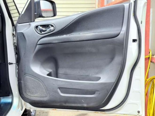 セレナ2.0 20X 4WD　下廻防錆TVナビBカメETCエンスタ 2000