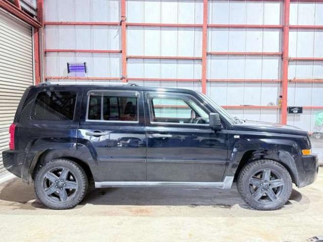 クライスラー・ジープパトリオット リミテッド 4WD　下廻防錆 正規輸入車 2400