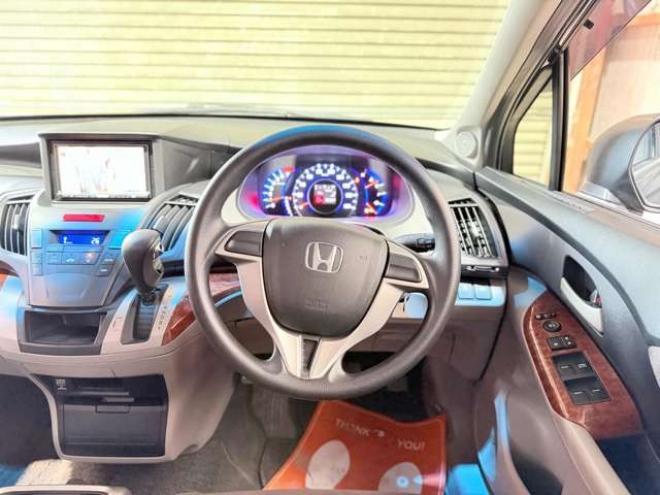 オデッセイ2.4 M 4WD　防錆塗装TVナビBカメETC 2400