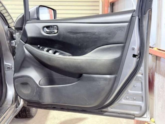 リーフ30kWh X　下廻防錆TVナビBカメETC夏冬タイヤ 2WD 不明