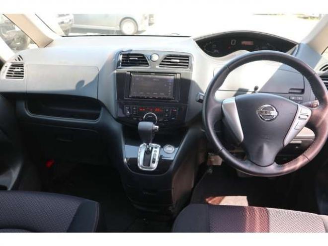 セレナ2.0 ハイウェイスター 4WD　バックカメラ・スマートキー・R8/7月 2000