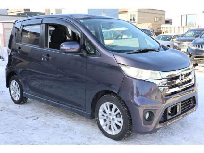 デイズX 4WD　ナビ・TV・バックカメラ・アイドリングストップ・R9/9月・走行すくない1.6万キロ 660