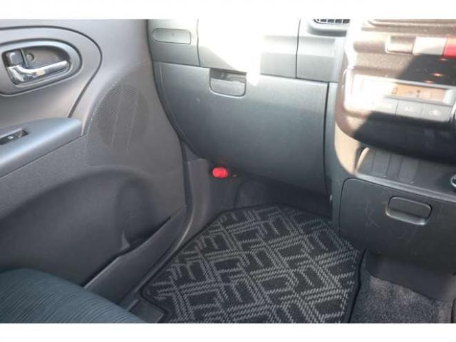 タントカスタム RS 4WD　アイドリングストップ・ナビ・TV・左パワースライドドア・ターボ・Tチェーン式 660