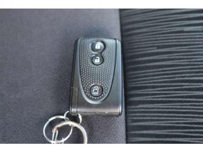 タントカスタム RS 4WD　アイドリングストップ・ナビ・TV・左パワースライドドア・ターボ・Tチェーン式 660