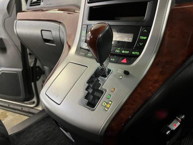 ヴェルファイア本州仕入　禁煙車　両側パワースライドドア　社外１８インチブラポリＡＷ　社外１７ＡＷ＋スタッドレスタイヤ付　ＫＥＮＷＯＯＤナビ　フルセグ地デジ　ＤＶＤ再生　Ｂｌｕｅｔｏｏｔｈオーディオ　バックカメラ 4WD 2400 5Dr