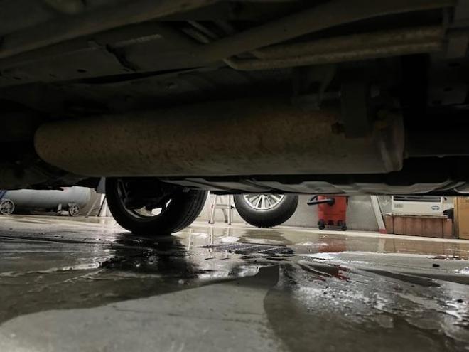 エスティマワンオーナー　寒冷地仕様　禁煙車　両側パワースライドドア　パワーバックドア　純正１８インチＡＷ　純正１６ＡＷ＋スタッドレスタイヤ　純正ナビ　フルセグ地デジ　ＤＶＤ再生　Ｂｌｕｅｔｏｏｔｈ　バックカメラ 4WD 2400 5Dr