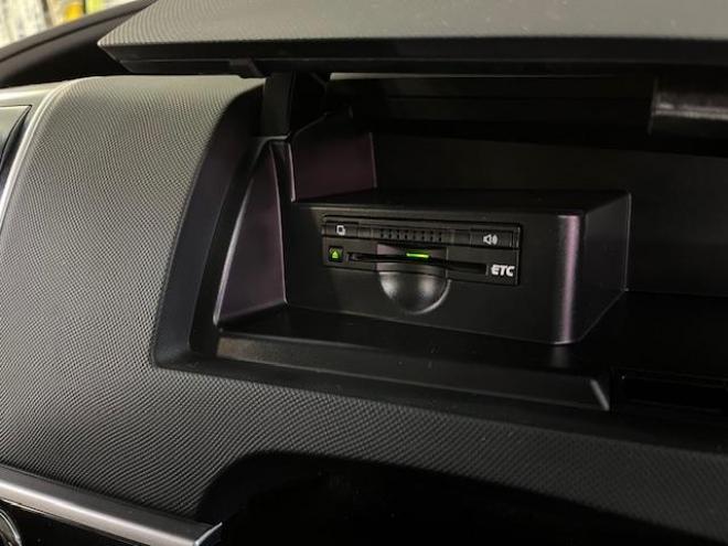 エスティマワンオーナー　寒冷地仕様　禁煙車　両側パワースライドドア　パワーバックドア　純正１８インチＡＷ　純正１６ＡＷ＋スタッドレスタイヤ　純正ナビ　フルセグ地デジ　ＤＶＤ再生　Ｂｌｕｅｔｏｏｔｈ　バックカメラ 4WD 2400 5Dr