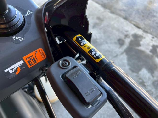 除雪機WADO　SXC1070H！オーガ上下電動油圧式！左右旋回レバー！電動シューター